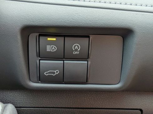 Used 2023 Toyota Highlander XLE image 25