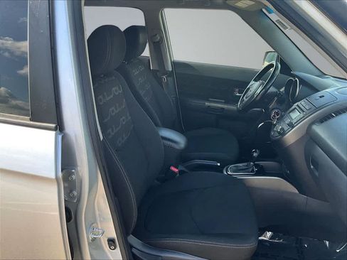 Used 2013 Kia Soul + FWD image 29