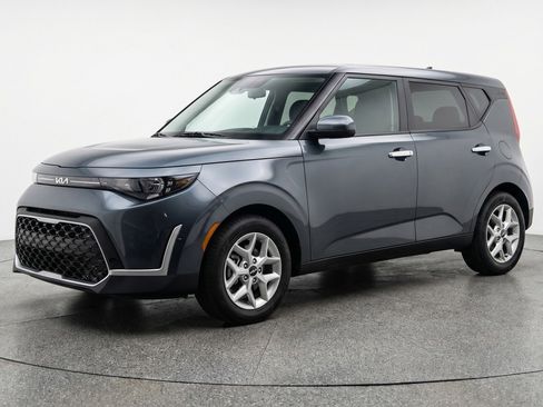 Used 2025 Kia Soul LX w/ LX Technology Package FWD image 3