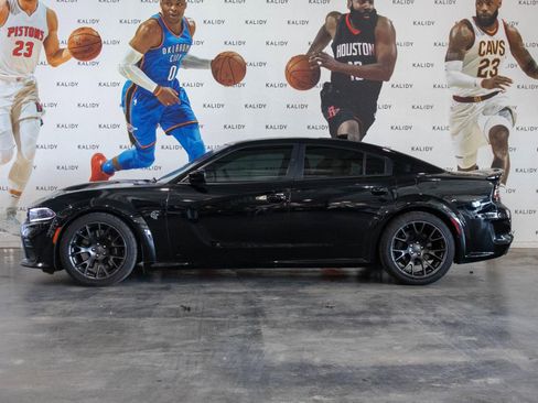 Used 2020 Dodge Charger SRT Hellcat w/ Navigation & Travel Group image 18