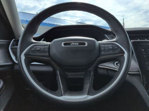 Used 2023 Jeep Grand Cherokee Limited w/ Black Appearance Package image 22