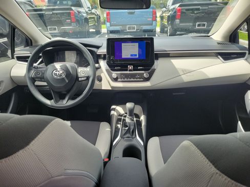 Used 2025 Toyota Corolla LE w/ Convenience Package FWD image 16