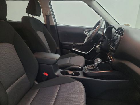 Used 2025 Kia Soul LX w/ LX Technology Package image 21