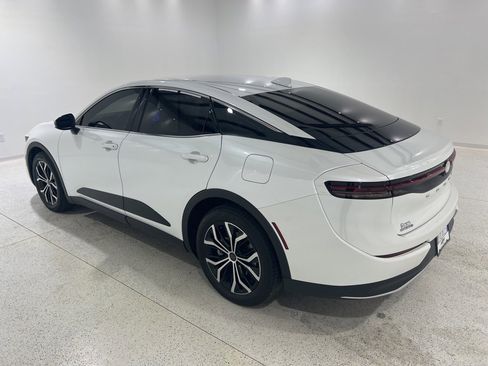 Used 2025 Toyota Crown XLE image 3