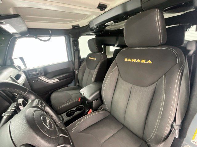 Used 2014 Jeep Wrangler Unlimited Sahara w/ Dual Top Group AWD/4WD image 5