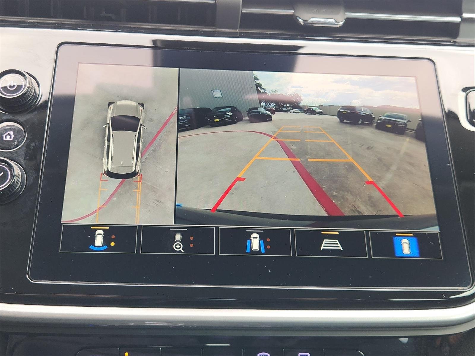 Used 2023 Chevrolet Bolt EUV Premier w/ Super Cruise Package FWD image 18