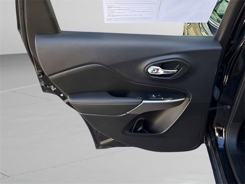 Used 2022 Jeep Cherokee Limited w/ Mopar Interior Package image 20