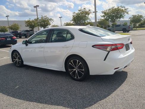 Used 2019 Toyota Camry SE FWD image 6