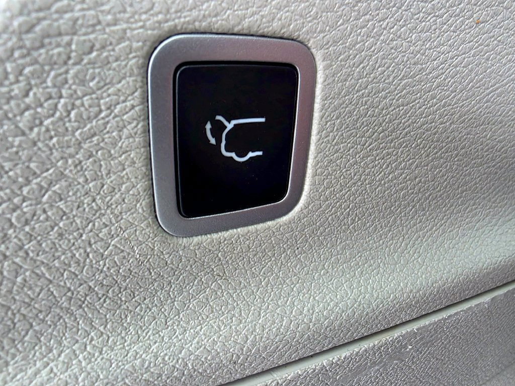 Used 2023 Chrysler Pacifica Limited FWD image 10