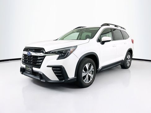 Used 2024 Subaru Ascent Premium w/ Convenience Package image 3