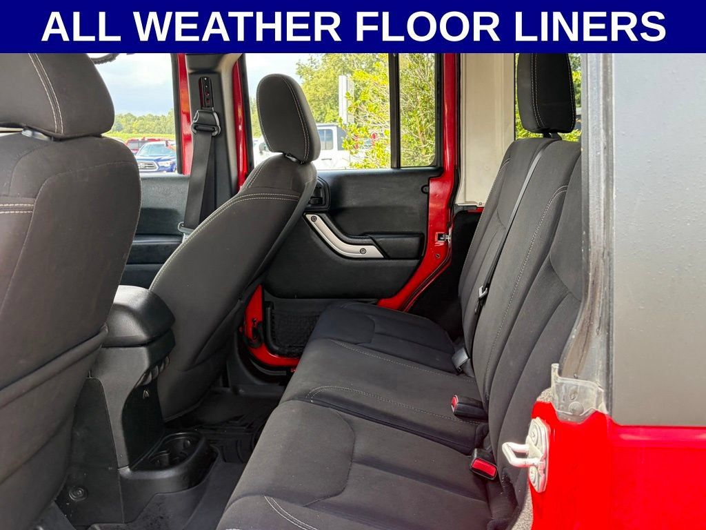 Used 2018 Jeep Wrangler Unlimited Sahara w/ Connectivity Group AWD/4WD image 11