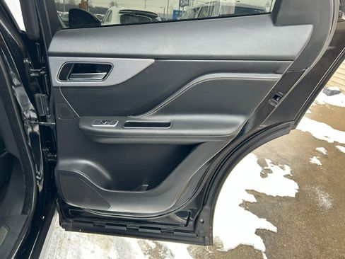Used 2019 Jaguar F-PACE S image 15
