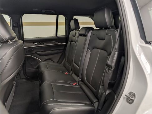 New 2026 Jeep Grand Cherokee Limited AWD/4WD image 12