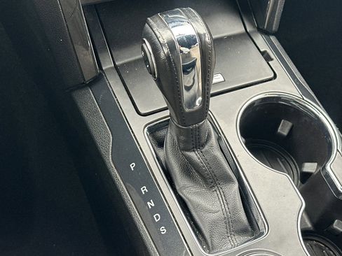 Used 2018 Ford Explorer XLT FWD image 24