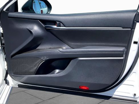 Used 2022 Toyota Camry SE w/ Carpet Mat Package (TMS) FWD image 22
