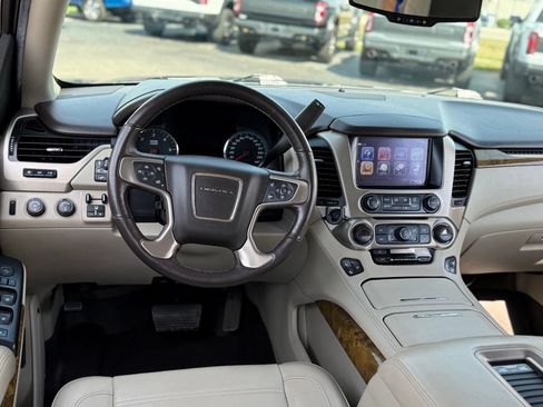 Used 2017 GMC Yukon Denali AWD/4WD image 6