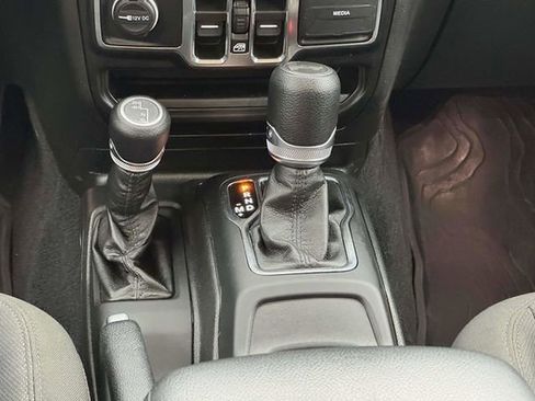 Used 2022 Jeep Wrangler Unlimited Sport AWD/4WD image 27