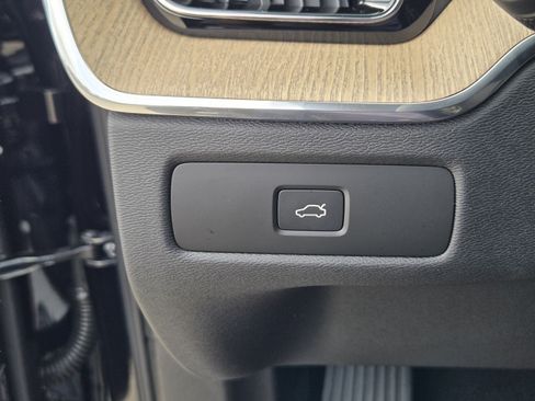 Used 2026 Volvo XC60 B5 Core AWD/4WD image 23