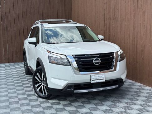 Used 2025 Nissan Pathfinder Platinum w/ Cargo Package FWD image 12