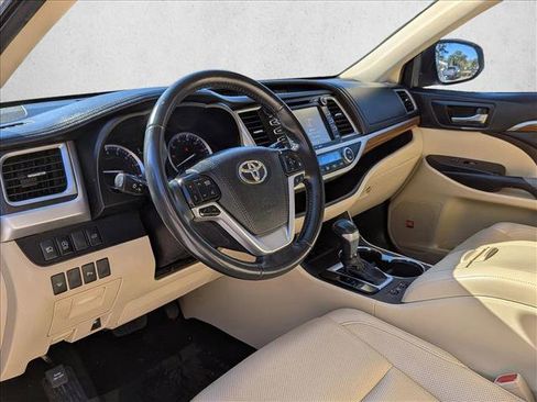 Used 2019 Toyota Highlander Limited image 10