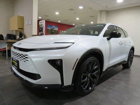 New 2025 Toyota Crown Signia image 3