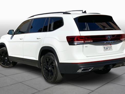 Used 2024 Volkswagen Atlas SE w/ Panoramic Sunroof Package image 11