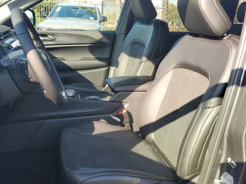 New 2025 Jeep Grand Cherokee Altitude image 18