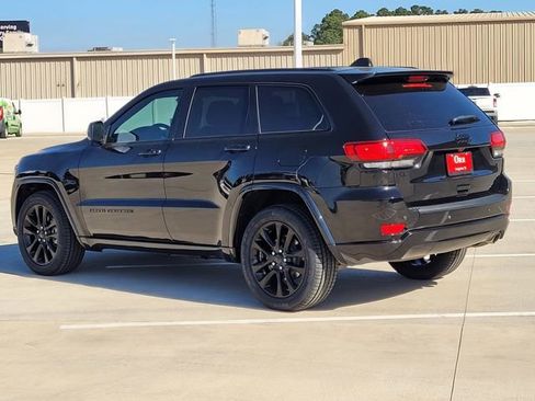 Used 2020 Jeep Grand Cherokee Altitude image 6