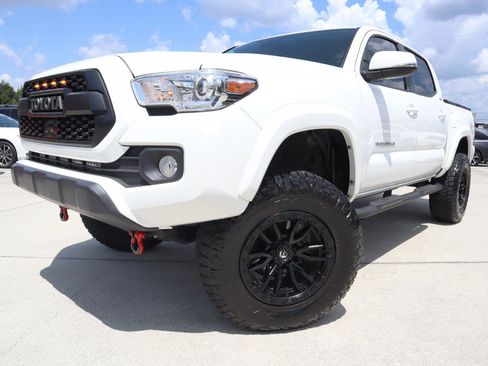 Used 2023 Toyota Tacoma SR5 AWD/4WD image 2