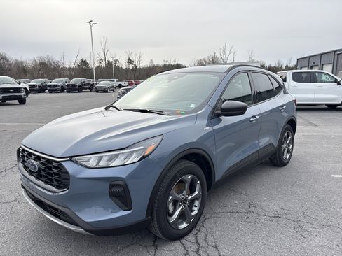 Used 2025 Ford Escape ST-Line image 9