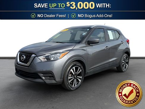 Used 2019 Nissan Kicks SV FWD image 1