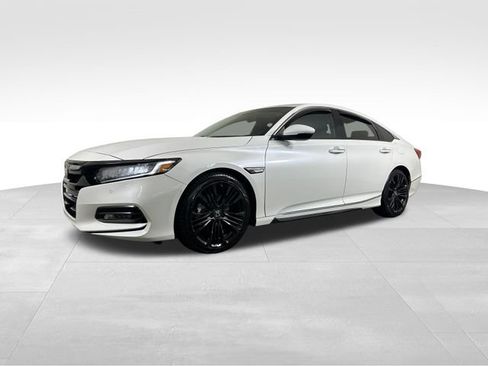 Used 2018 Honda Accord Touring image 2