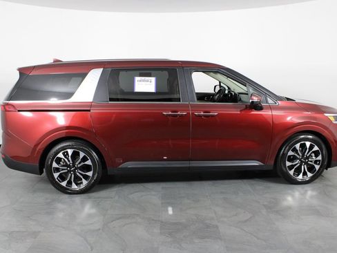Used 2022 Kia Carnival EX FWD image 11