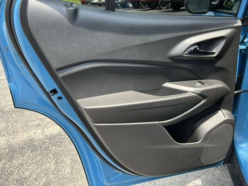 Used 2025 Chevrolet Trax RS w/ Sunroof Package FWD image 28