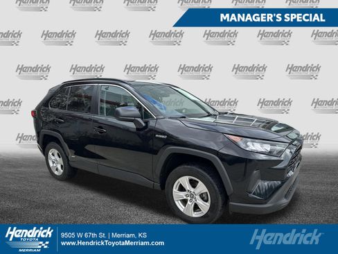Used 2021 Toyota RAV4 LE AWD/4WD image 1