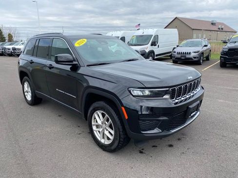 Used 2024 Jeep Grand Cherokee Laredo X AWD/4WD image 3