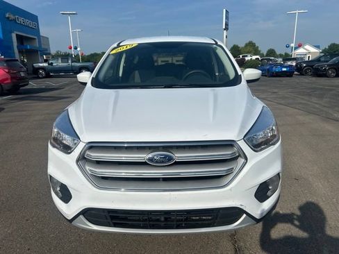 Used 2019 Ford Escape SE FWD image 2