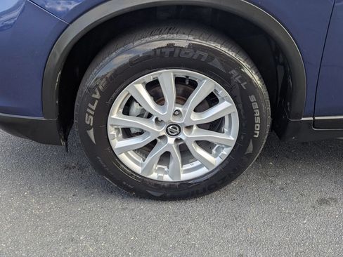 Used 2019 Nissan Rogue SV FWD image 27