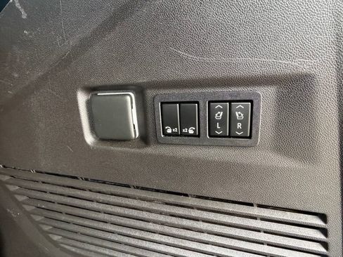 Used 2021 GMC Yukon AT4 w/ AT4 Premium Plus Package AWD/4WD image 39