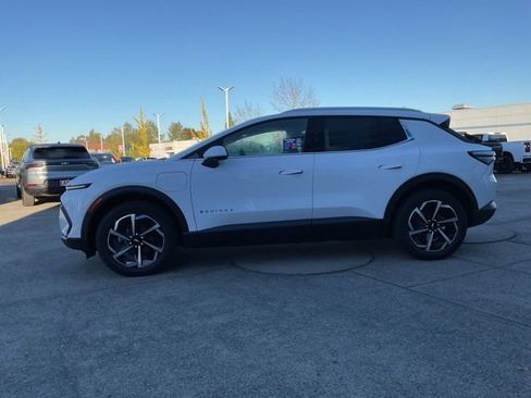 New 2026 Chevrolet Equinox EV LT image 4