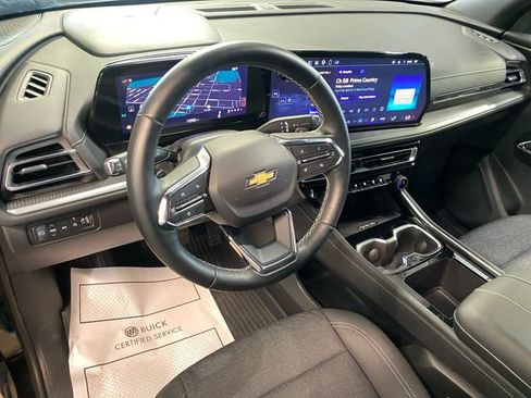 Used 2025 Chevrolet Traverse LT w/ Driver Confidence Package AWD/4WD image 12