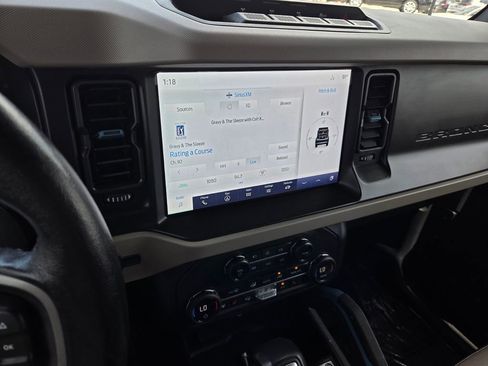 Used 2023 Ford Bronco Wildtrak image 26