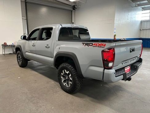 Used 2019 Toyota Tacoma TRD Off-Road AWD/4WD image 5