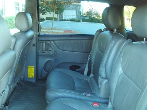 Used 2008 Toyota Sienna XLE Limited image 29