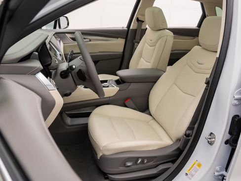 New 2026 Cadillac XT5 Premium Luxury w/ LPO, Floor Liner Package image 9