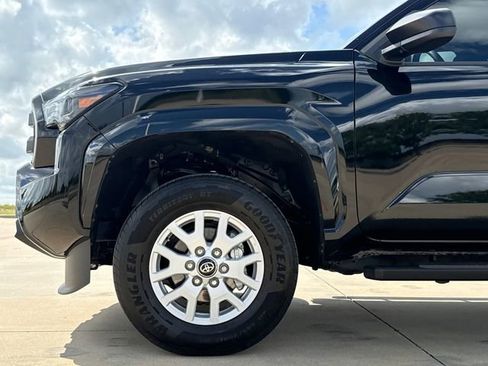 Used 2025 Toyota Tacoma SR RWD image 5