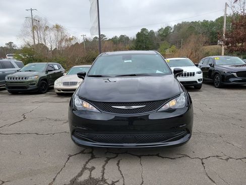 Used 2025 Chrysler Voyager LX image 8