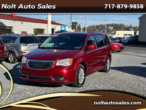 Used 2013 Chrysler Town & Country Touring FWD image 1