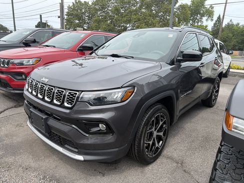Used 2024 Jeep Compass Limited AWD/4WD image 4