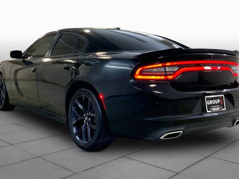 Used 2020 Dodge Charger SXT w/ Blacktop Package RWD image 11